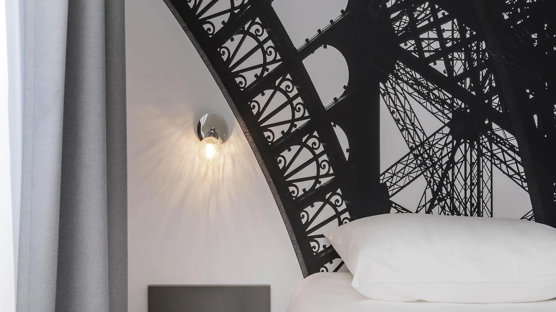 Ibis Styles Eiffel Cambronne Hotel 3*